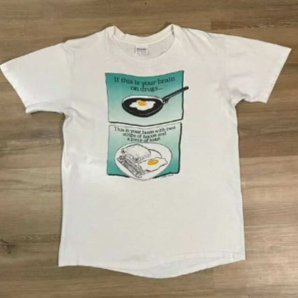 Vintage Men's M This Is Your Brain On Drugs Graphic Tee White Eggs Bacon 80s